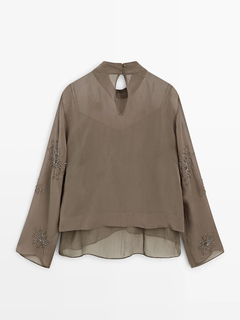 Blouse brodée semi-transparente