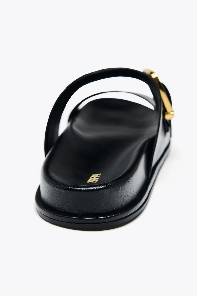 BUCKLE FLAT SANDALS