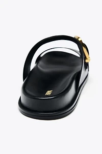 BUCKLE FLAT SANDALS