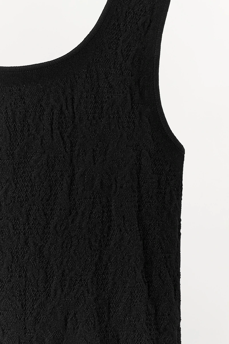 ROBE À BRETELLES SANS COUTURE EN DENTELLE