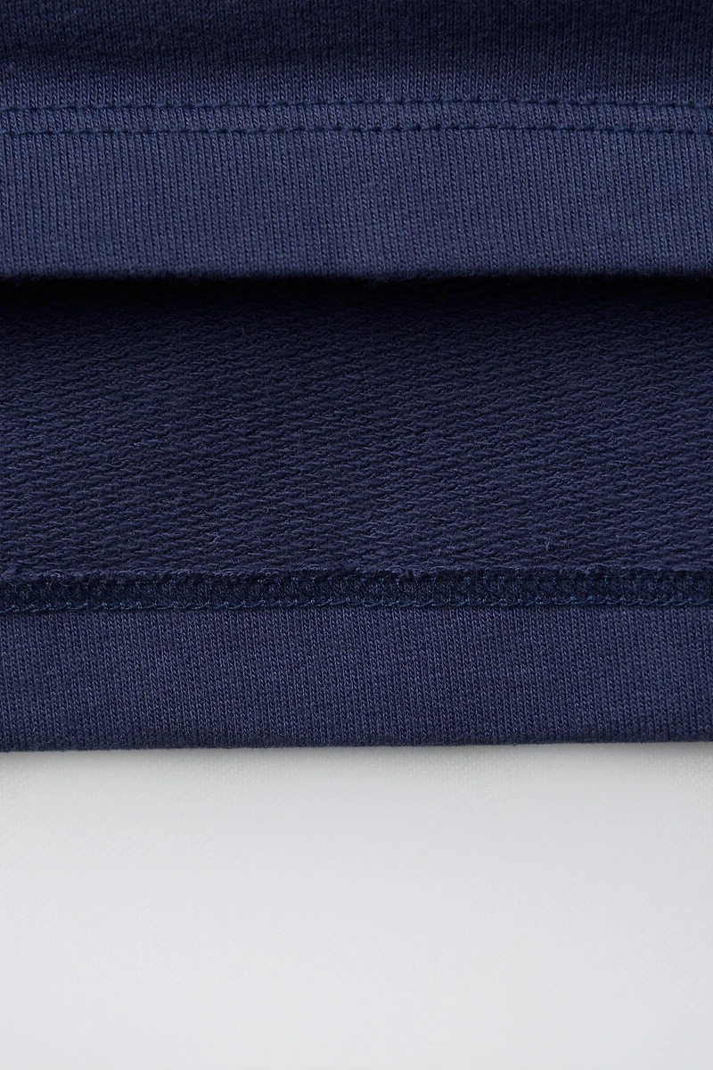 POLO EN MAILLE À RAYURES ET BRODERIES