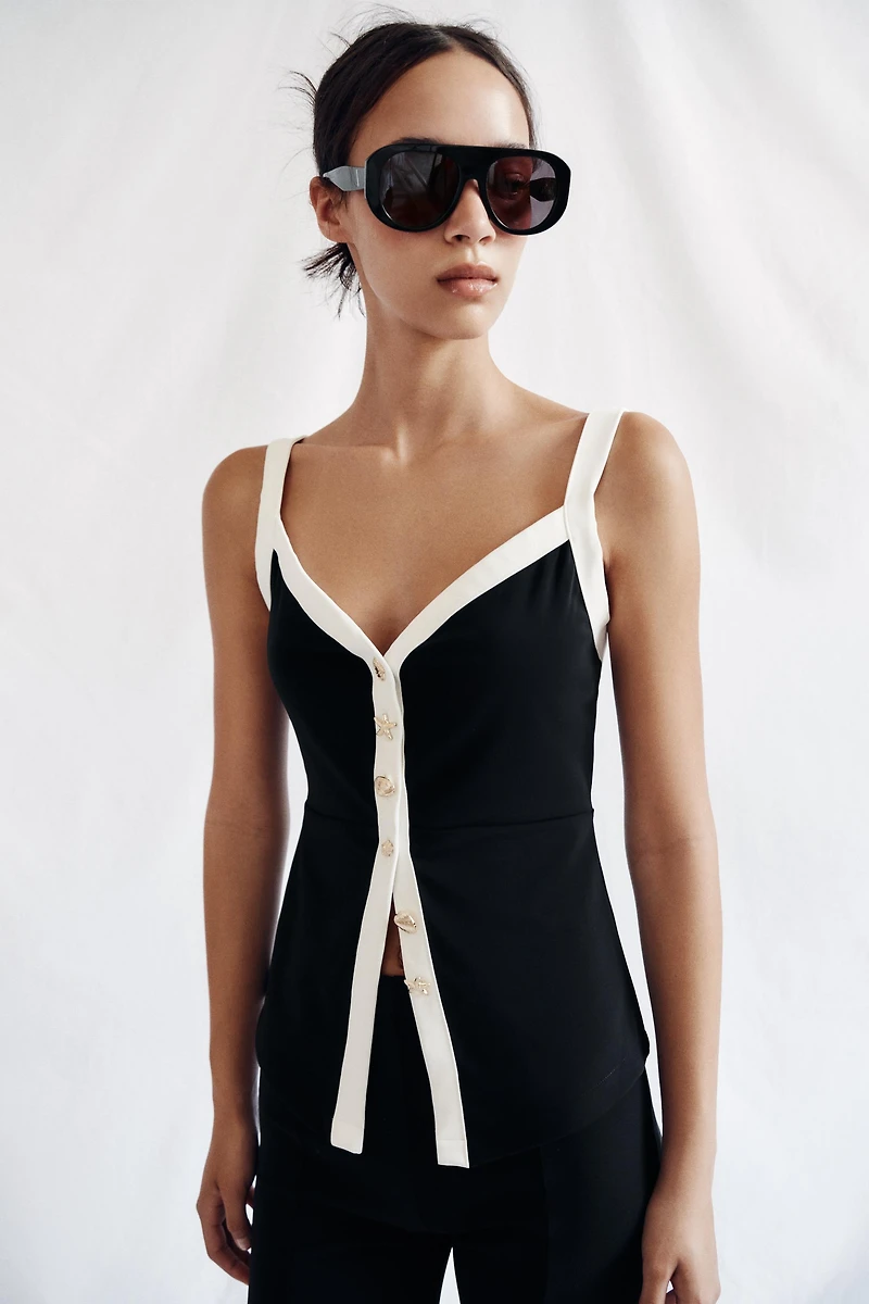CONTRAST BUTTON TOP