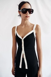 CONTRAST BUTTON TOP