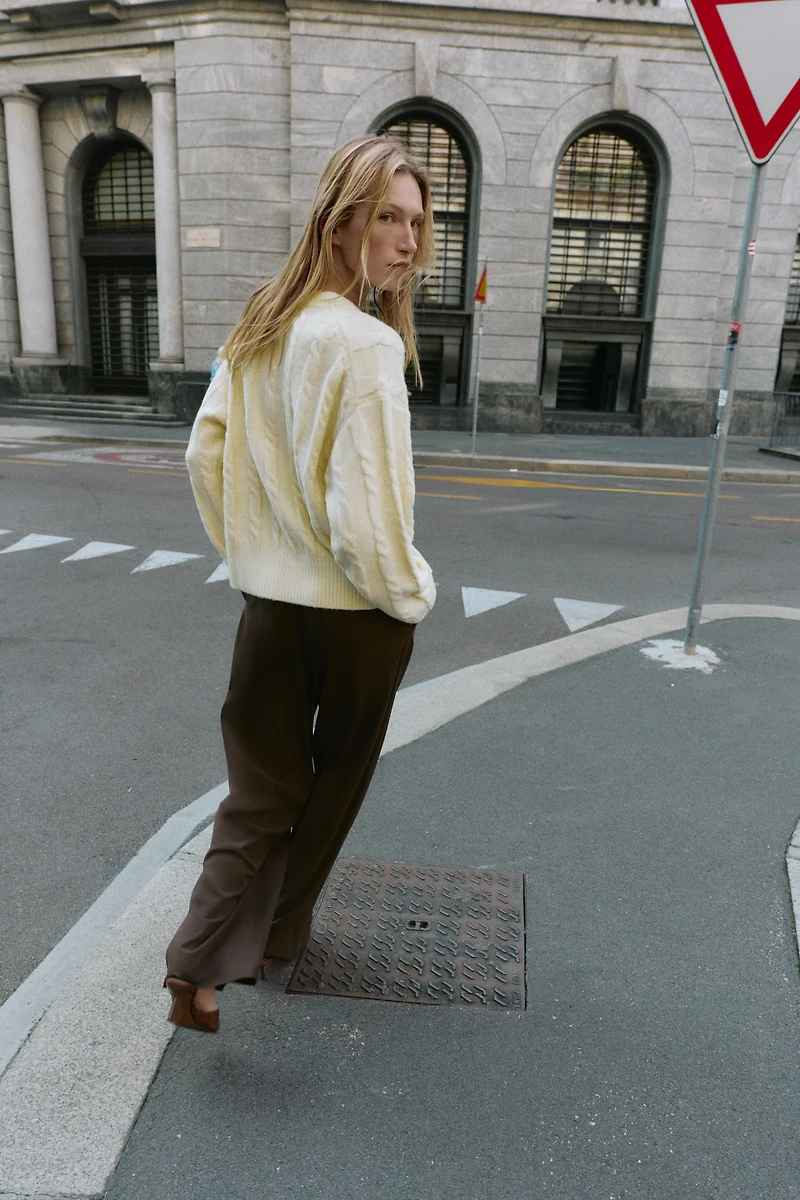 SOFT CABLE KNIT JUMPER