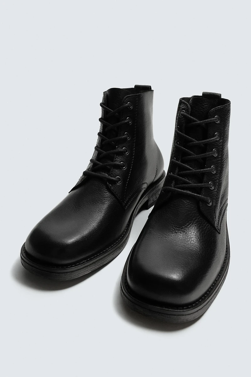 LACED LEATHER BOOTS