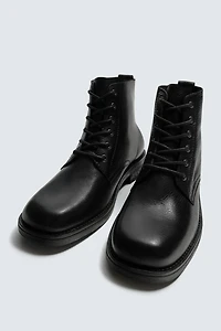 LACED LEATHER BOOTS