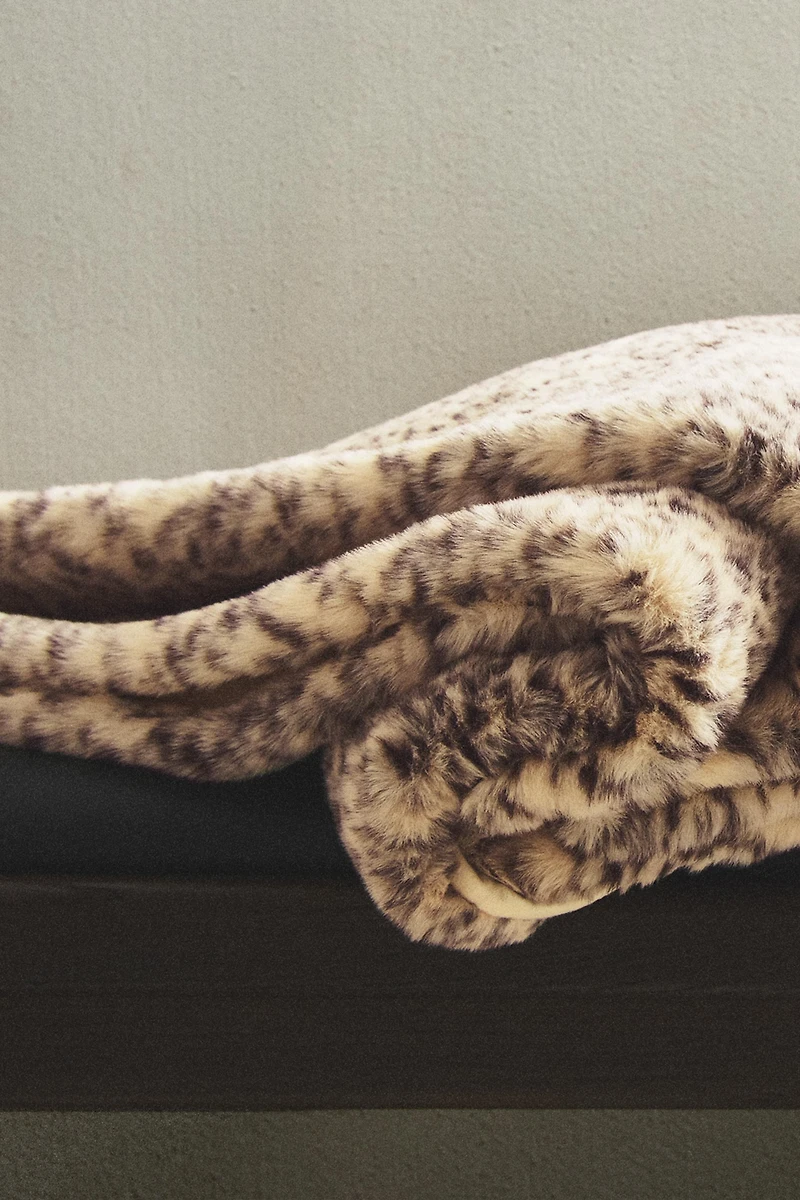 ANIMAL PRINT FAUX FUR BLANKET