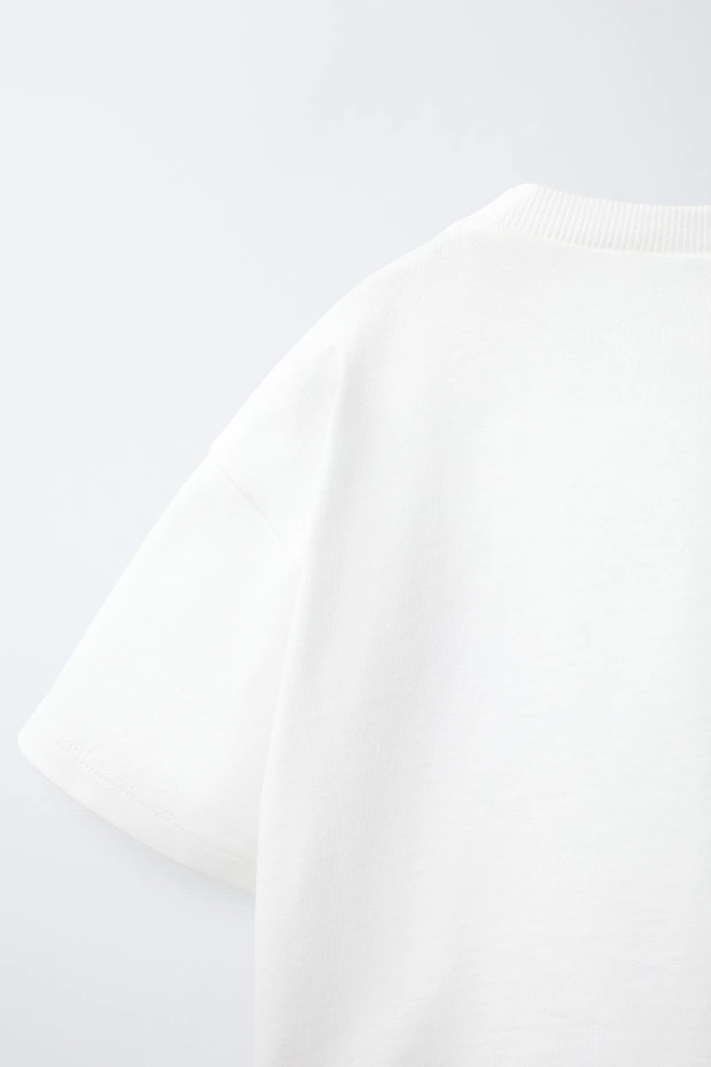 T-SHIRT À PIÈCES EN CROCHET