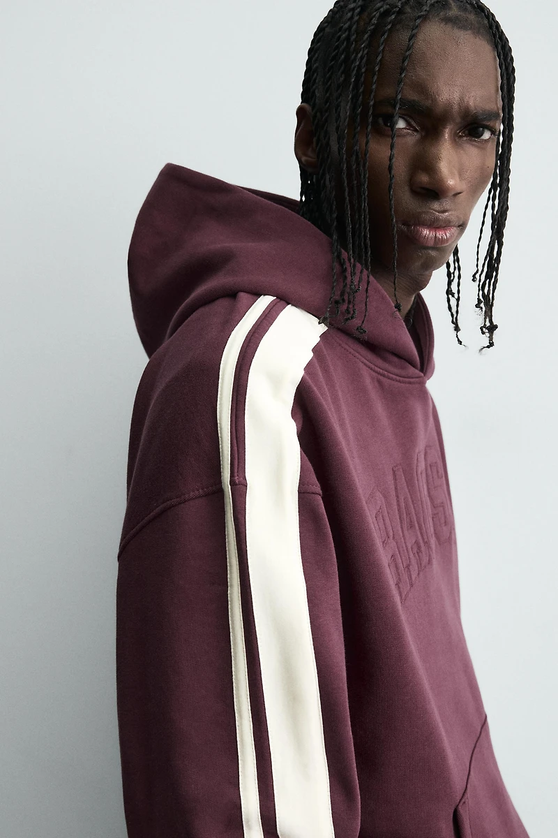 CONTRAST STRIPED PATCH SWEATSHIRT