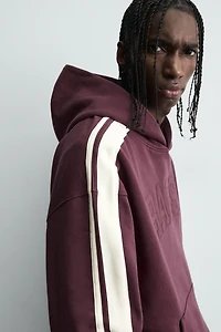 CONTRAST STRIPED PATCH SWEATSHIRT