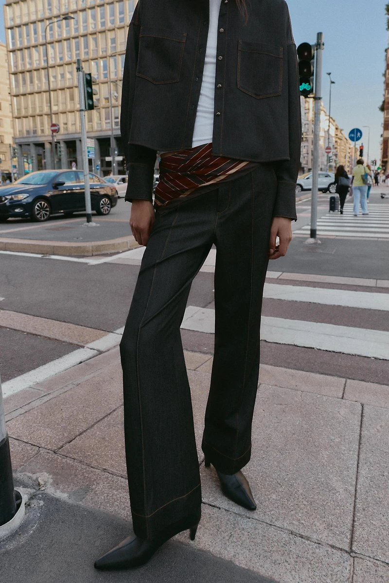 PANTS WITH SEAM AND CONTRASTING TOPSTITCHING