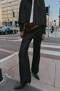 PANTS WITH SEAM AND CONTRASTING TOPSTITCHING