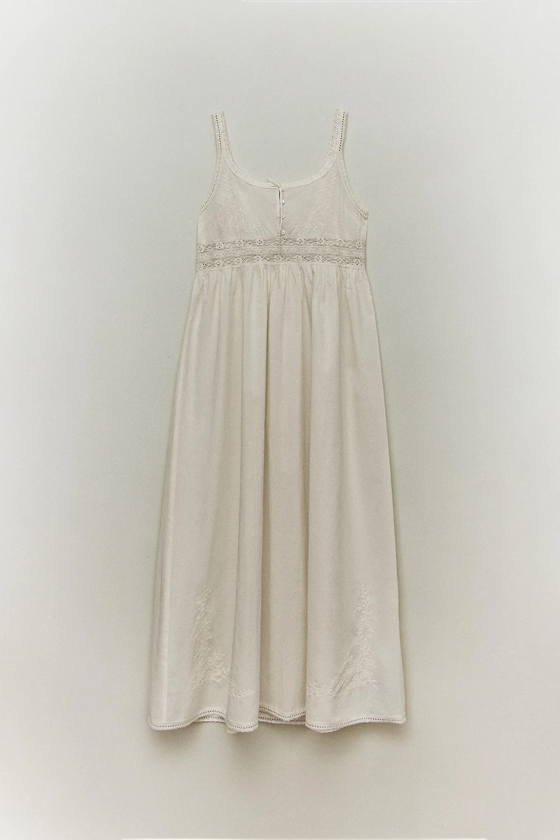LACE NIGHTGOWN