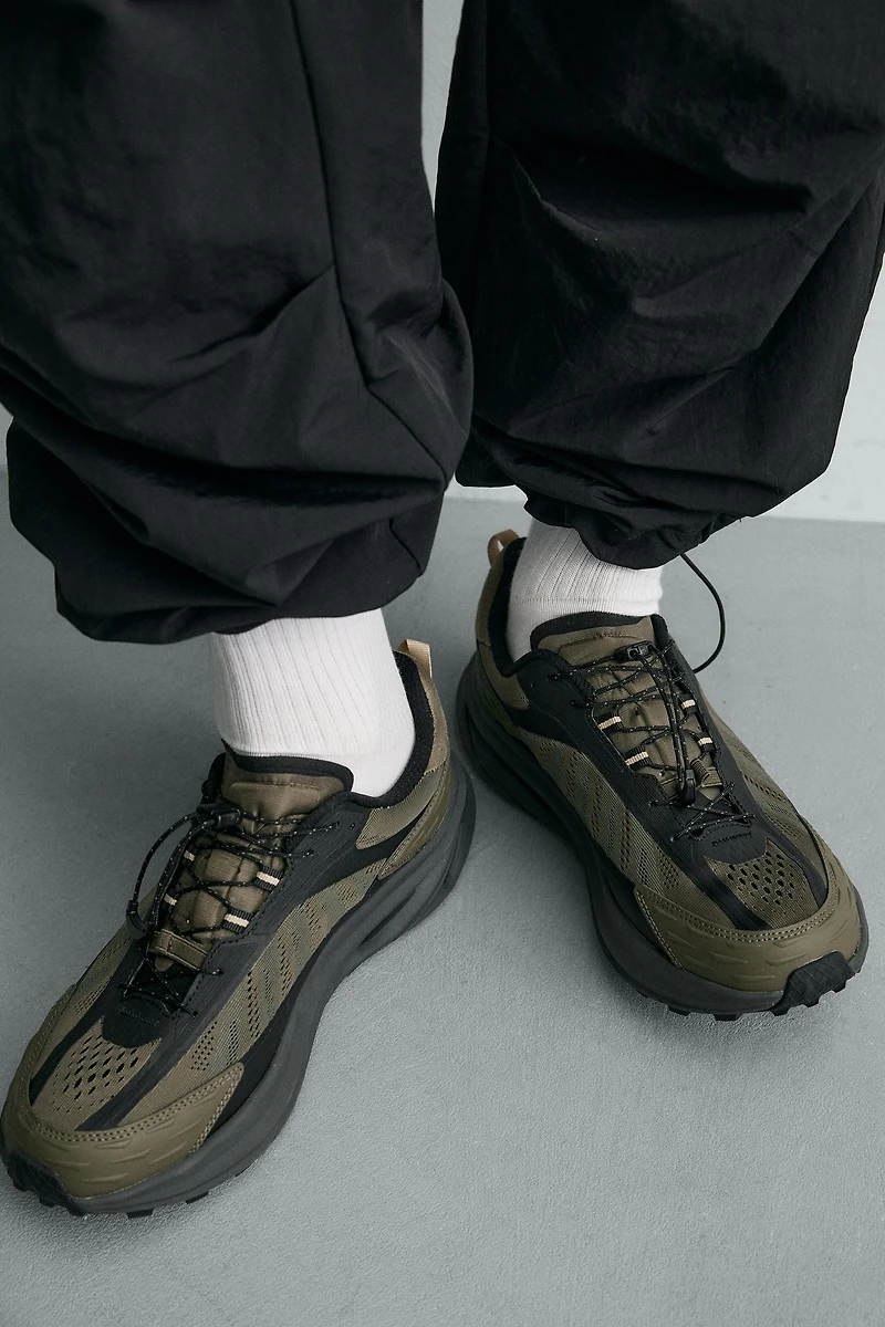 ATHLETIC SNEAKERS