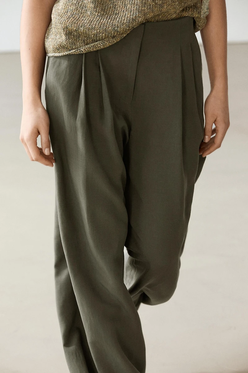 Darted wide-leg trousers