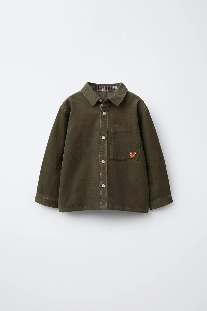 CHEMISE EN VELOURS CÔTELÉ FIN À POCHES