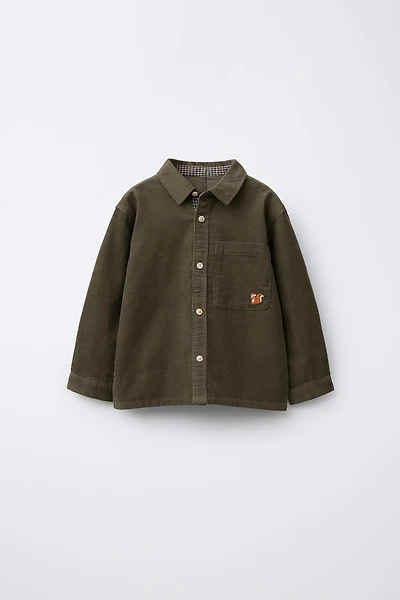 CHEMISE EN VELOURS CÔTELÉ FIN À POCHES