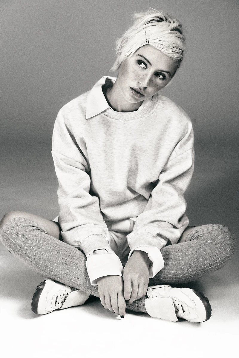 SNEAKERS WITH TONGUE DETAIL