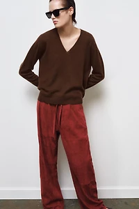 100% EXTRA-SOFT WOOL V-NECK JUMPER