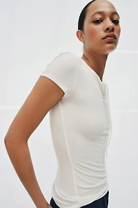 HENLEY NECK T-SHIRT
