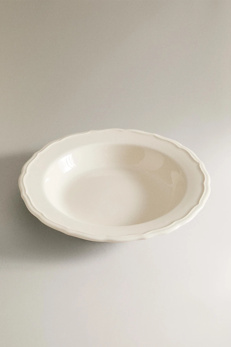 ASSIETTE CREUSE FAÏENCE BORD RELIEF
