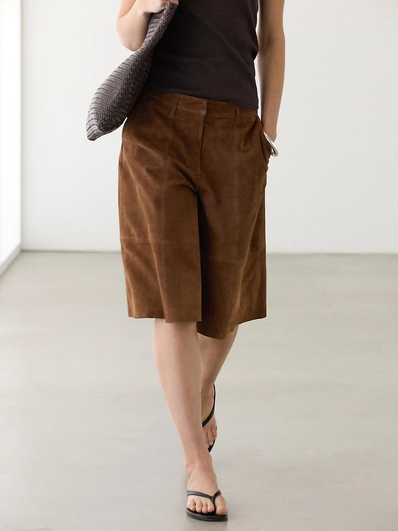 Bermuda long en cuir finition daim
