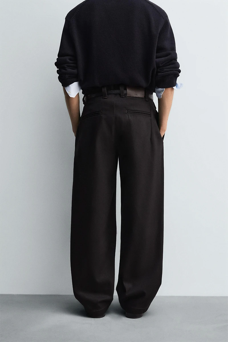 PLEATED BALLOON FIT JEANS