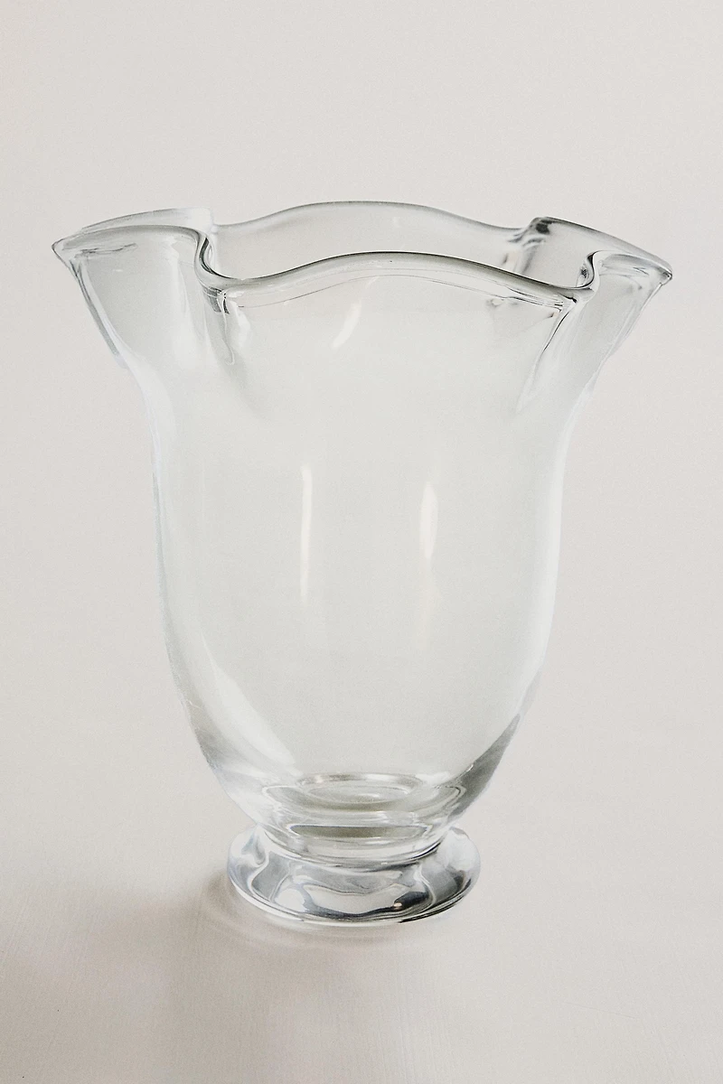 WAVY TRANSPARENT GLASS VASE