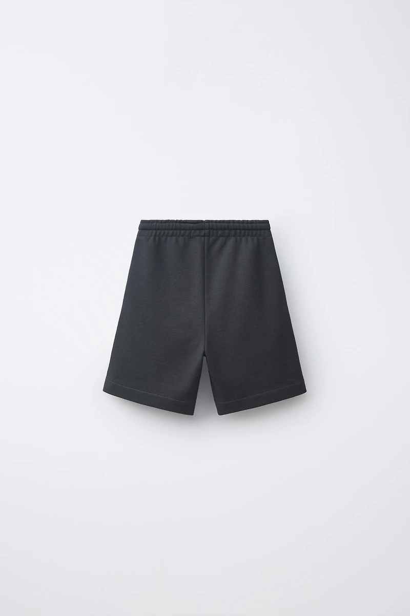 LOT DE DEUX SHORTS UNIS