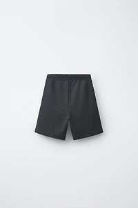 LOT DE DEUX SHORTS UNIS