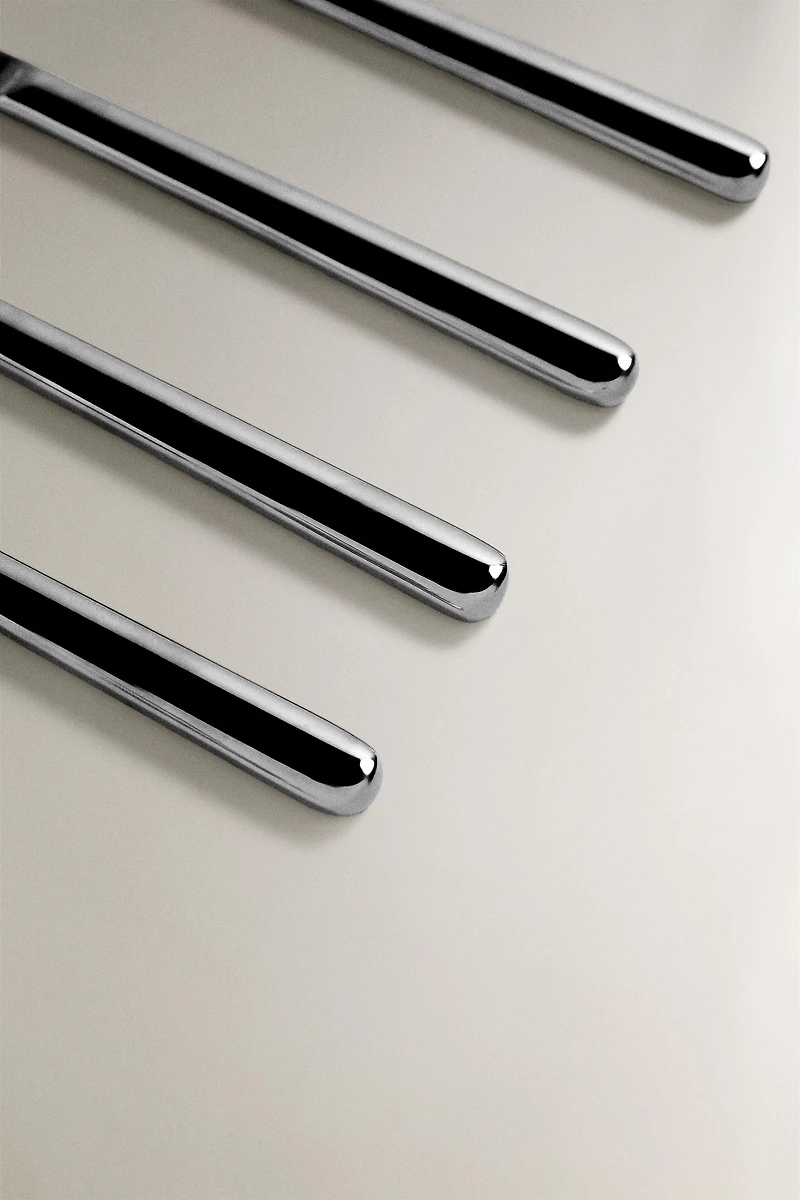 SET OF SHINY STEEL KNIVES (SET OF 4)