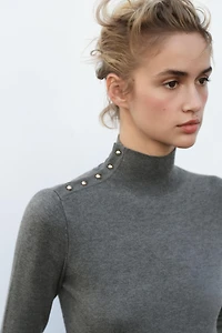 PULL EN MAILLE AVEC BOUTONS