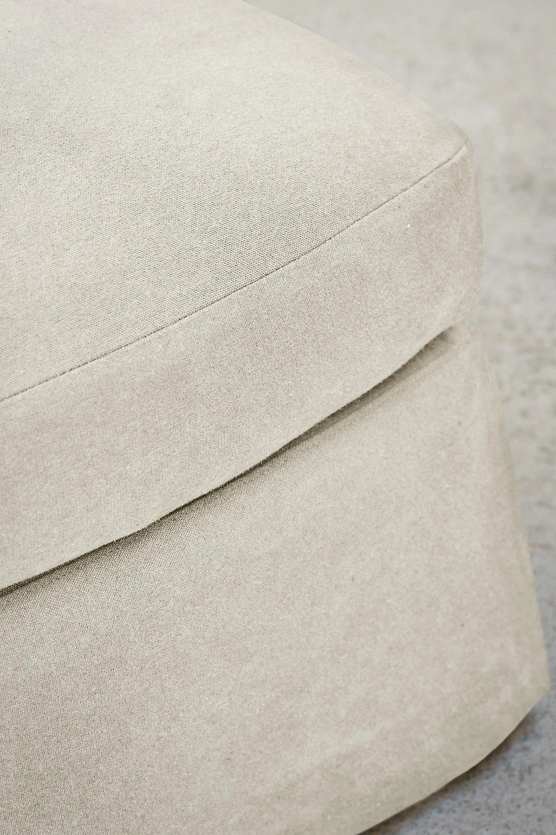 FOOTSTOOL 01