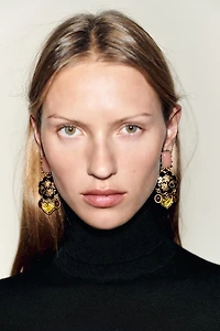 STONE FLOWER HEART EARRINGS