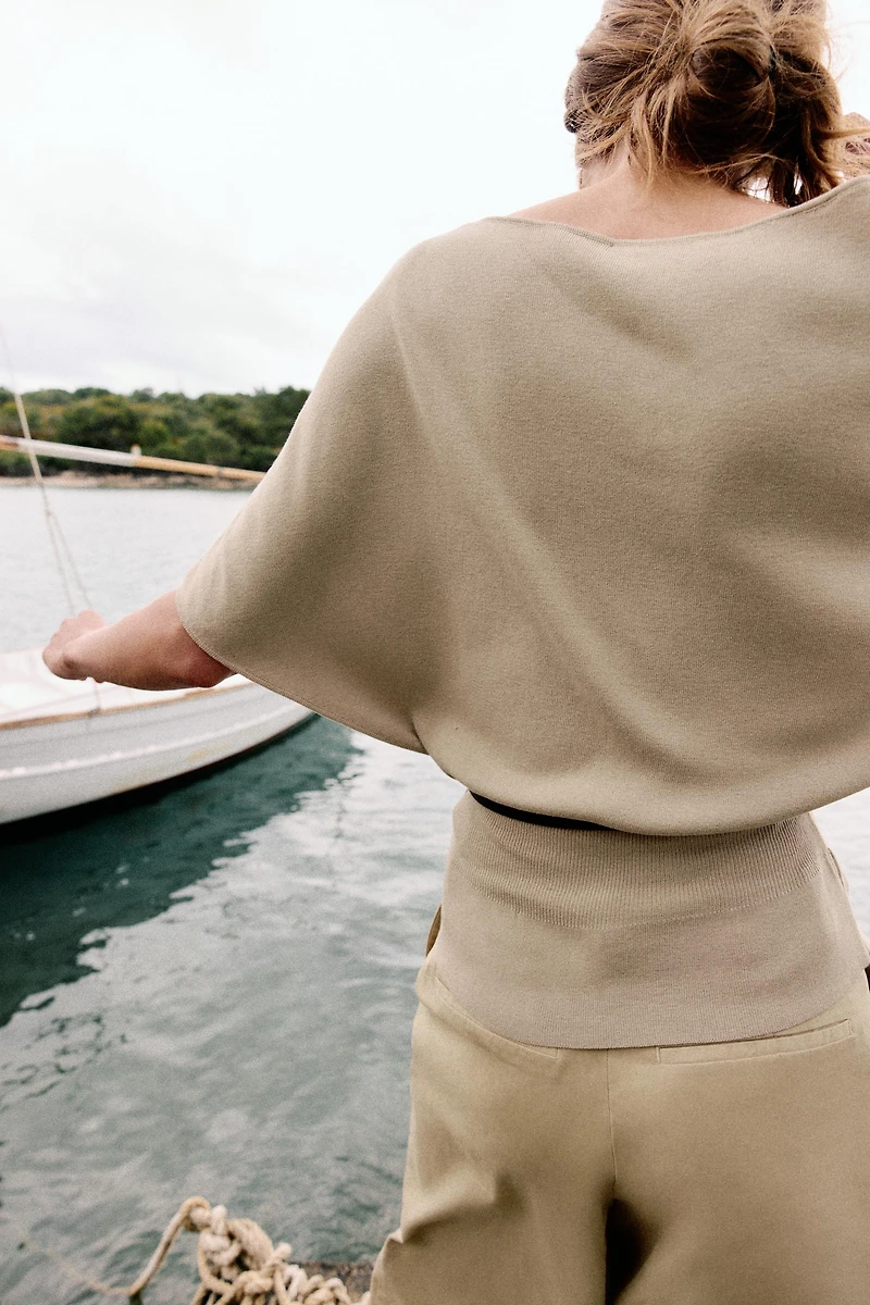 BELTED KNIT TOP