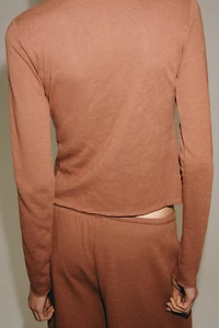T-SHIRT RUSTIQUE À BOUTONS