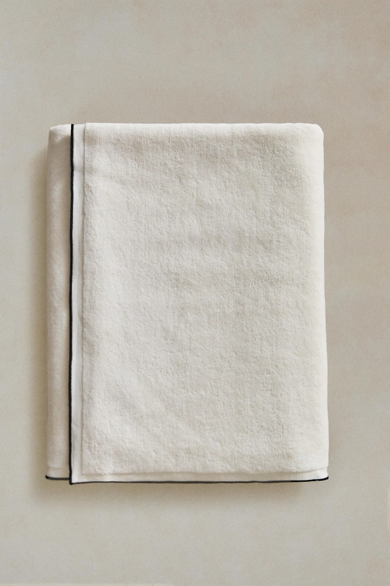 VELOUR OVERLOCK BATH TOWEL