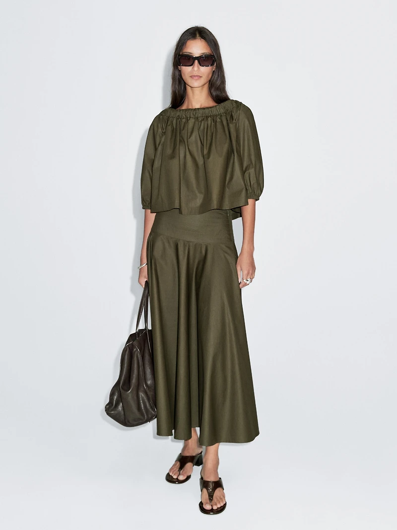 Voluminous boat neck top