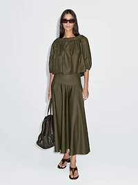 Voluminous boat neck top