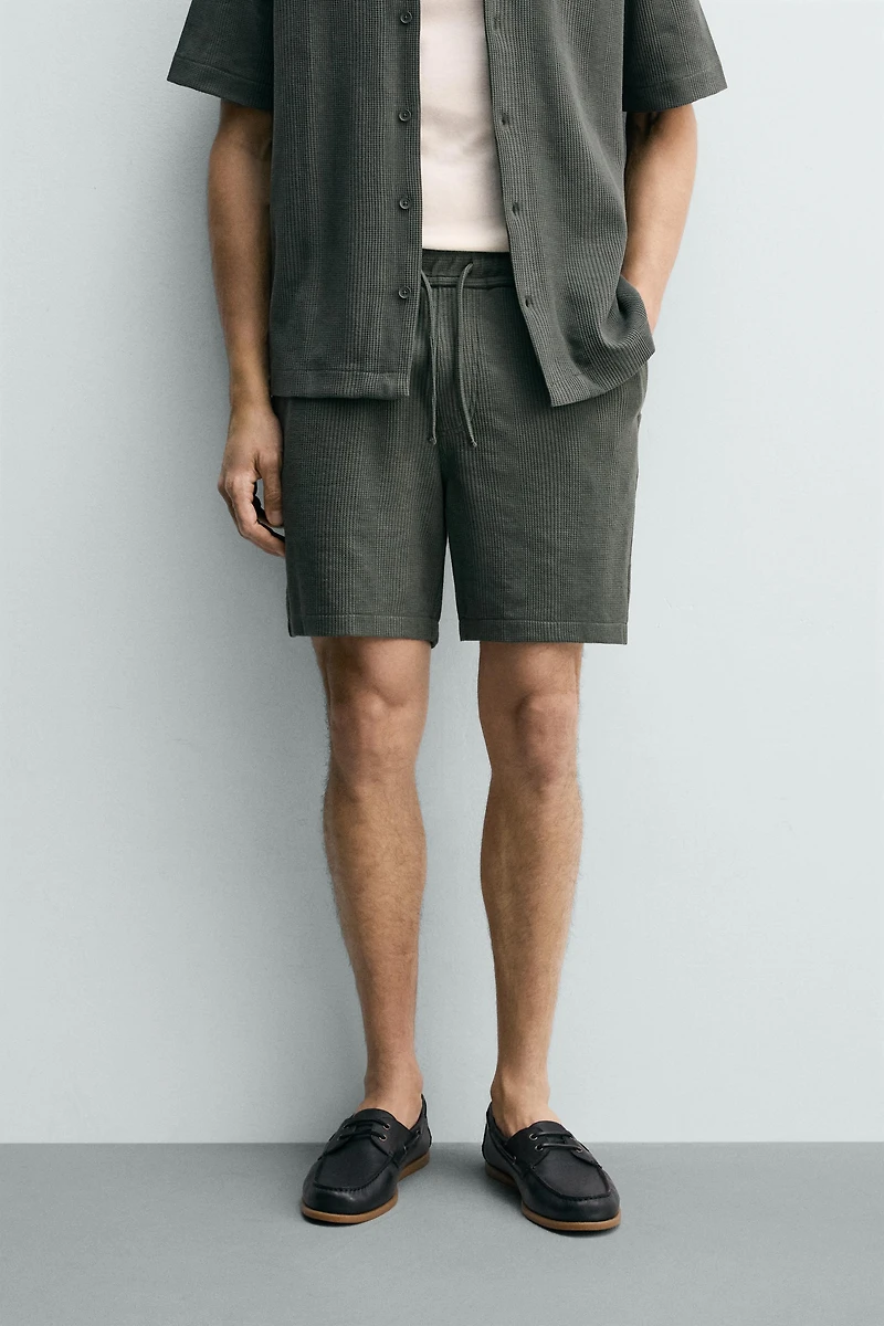 RELAXED FIT STRUCTURED SHORTS