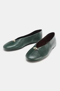 BALLERINES EN CUIR AVEC APPLIQUE