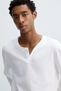 T-SHIRT COL BOUTON