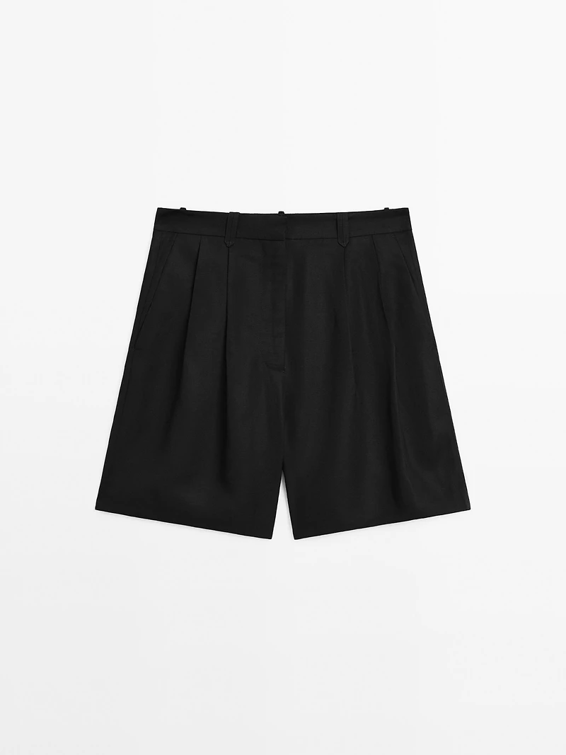 Pleated Bermuda shorts
