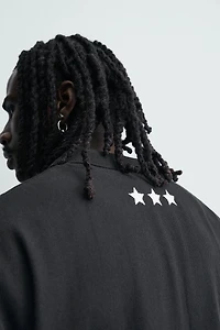 POLO STRUCTURÉ AVEC TEXTE BRODÉ