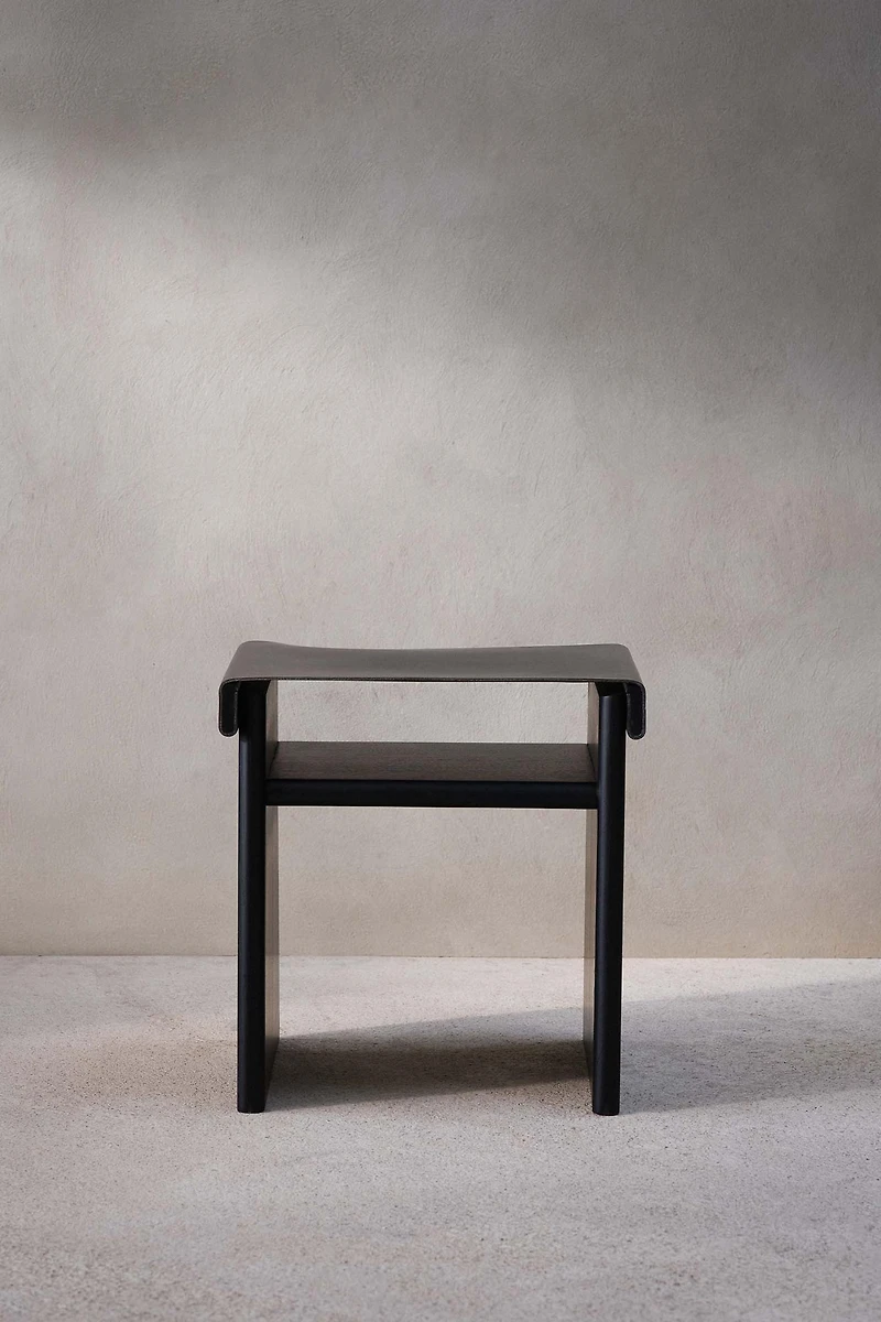 STOOL 02
