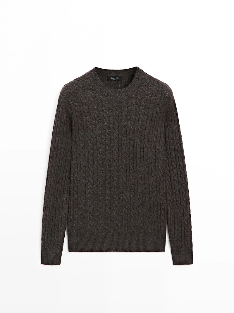 Pull en maille tressée à col rond