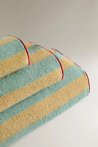 STRIPED BATH TOWEL WITH TOPSTITCHING