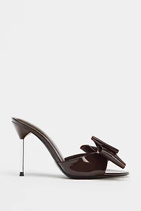 BOW HEELED SANDALS