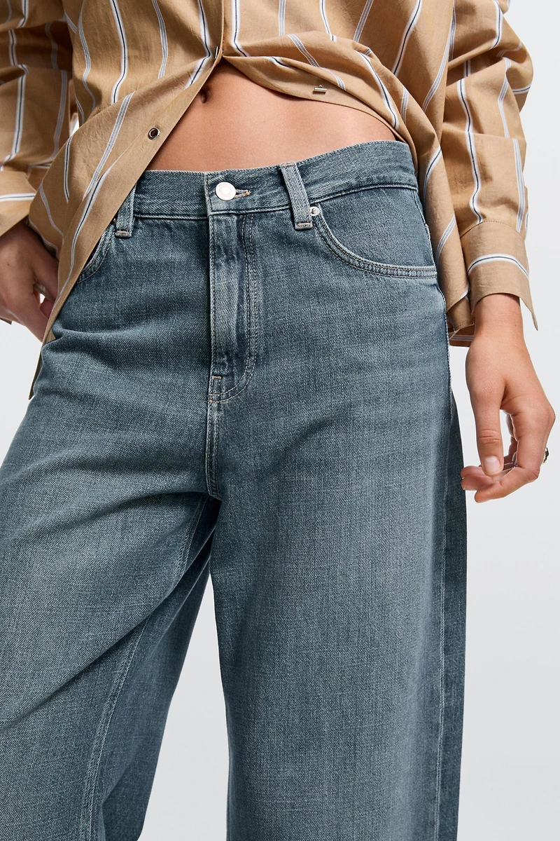 Mid-waist cropped wide-leg jeans