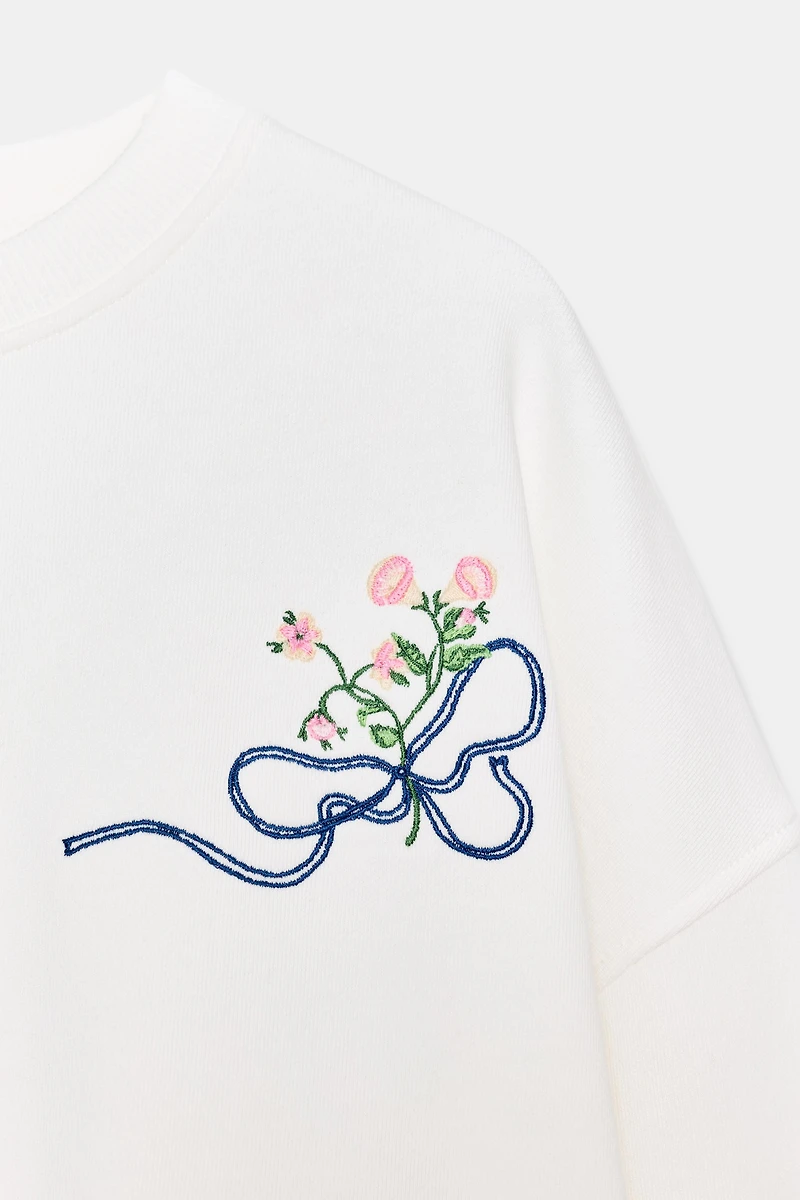 EMBROIDERED FLORAL SWEATSHIRT